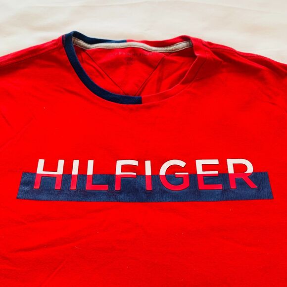 Tommy Hilfiger Classic Red Flag Logo T-Shirt - Picture 2 of 8